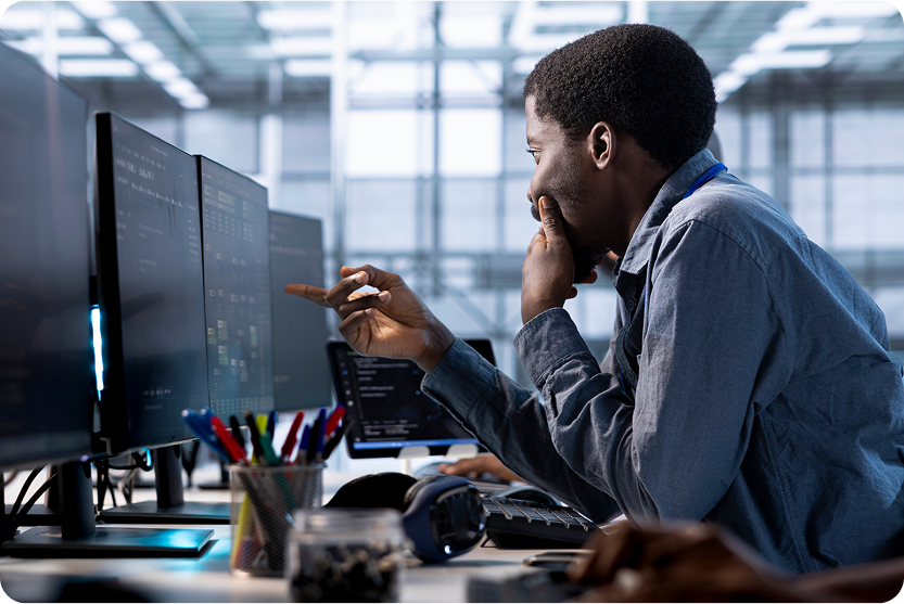  IT specialist monitoring infrastructure – professional WordPress site management
